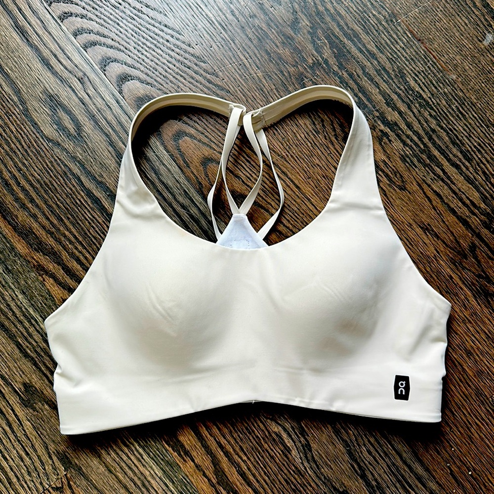 On cloud sports bra size S